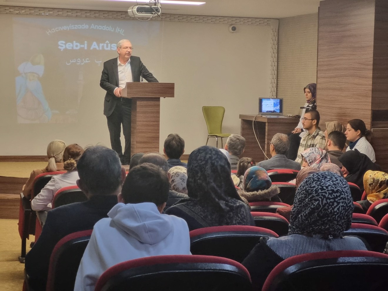 Fars Dili ve Edebiyatı Bölümü, Farsça Hazırlık sınıfı bulunan Hacıveyiszade Anadolu İmam-Hatip Lisesi'ne destek vermektedir.